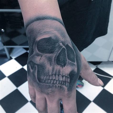 imagenes de tatuajes en la mano de calaveras